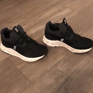 On Women’s Cloudnova size 5